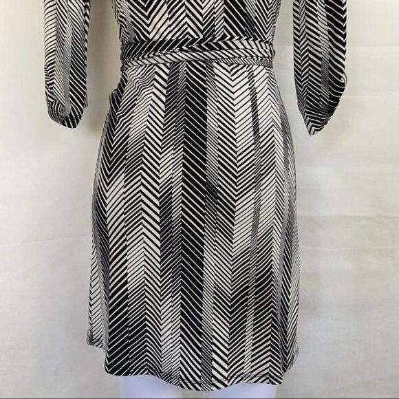 BCB Generation Black Gray White Striped Wrap Short 3/4 Sleeve Dress Size XS - Picture 8 of 10